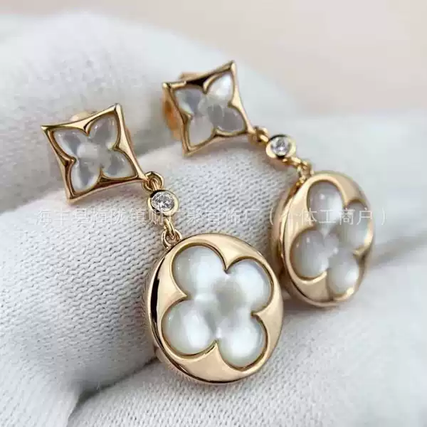 Two -flower earrings white shell