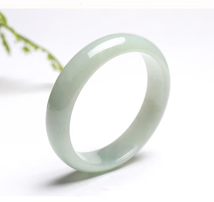 Vòng tay ngọc bích tự nhiên màu xanh lá nhạt, đường kính trong 52–64 mm chi tiết 11
