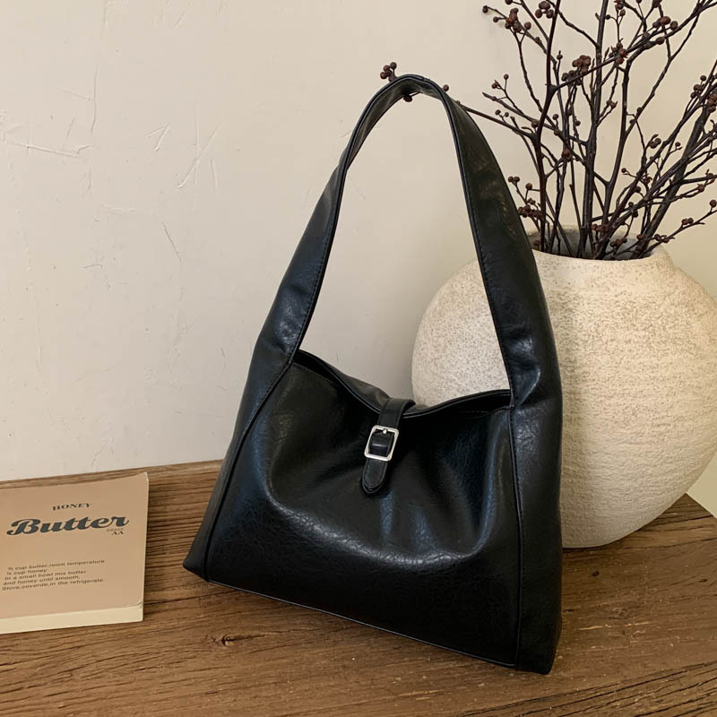 Luz de lujo retro cuero suave bolsas de brazo mujeres otoño / invierno 2025 nueva gran capacidad simple bolsas de hombro bolsas de mano