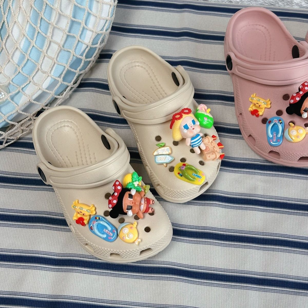 Una pieza de verano 2026 llorar bebés zapatos de agujero frío para padres e hijos para niñas sandalias de dibujos animados antideslizantes de moda image 5
