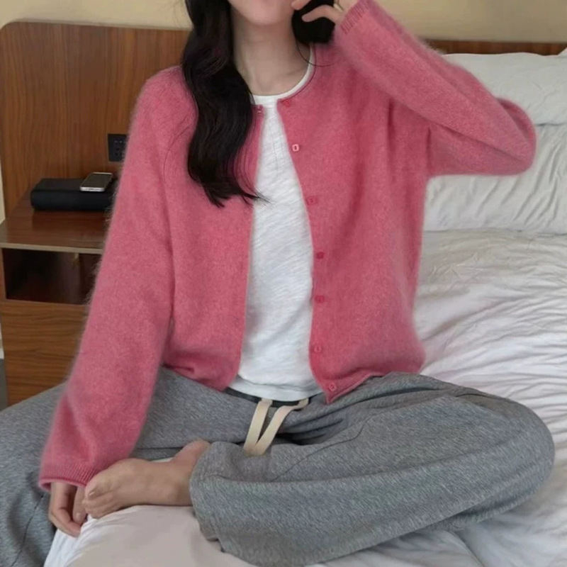 Korean-style mink fur knitted cardigan with a rolled collar, featuring a cloud-like soft texture, and a Korean-style cashmere cardigan Korean-style mink fur knitted cardigan with a rolled collar, featuring a cloud-like soft texture, and a Korean-style cashmere cardigan