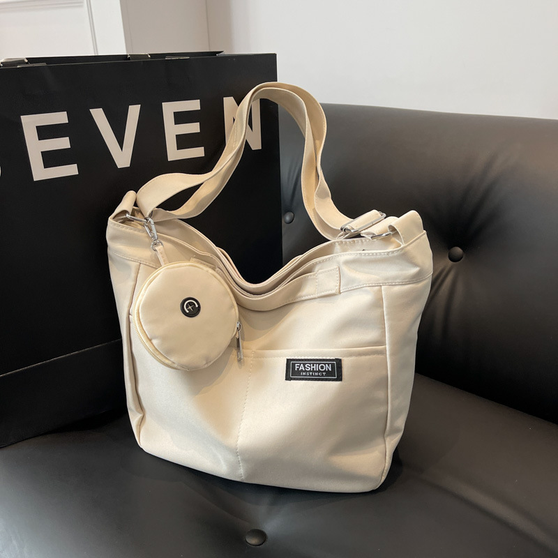 休闲ins风尼龙布斜挎包大容量托特女包小众设计单肩包中学生背包