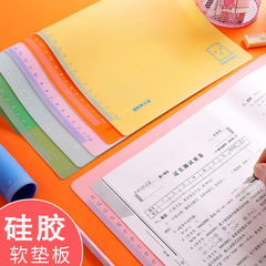 カラーの学生は字を書くのが柔らかいです。
