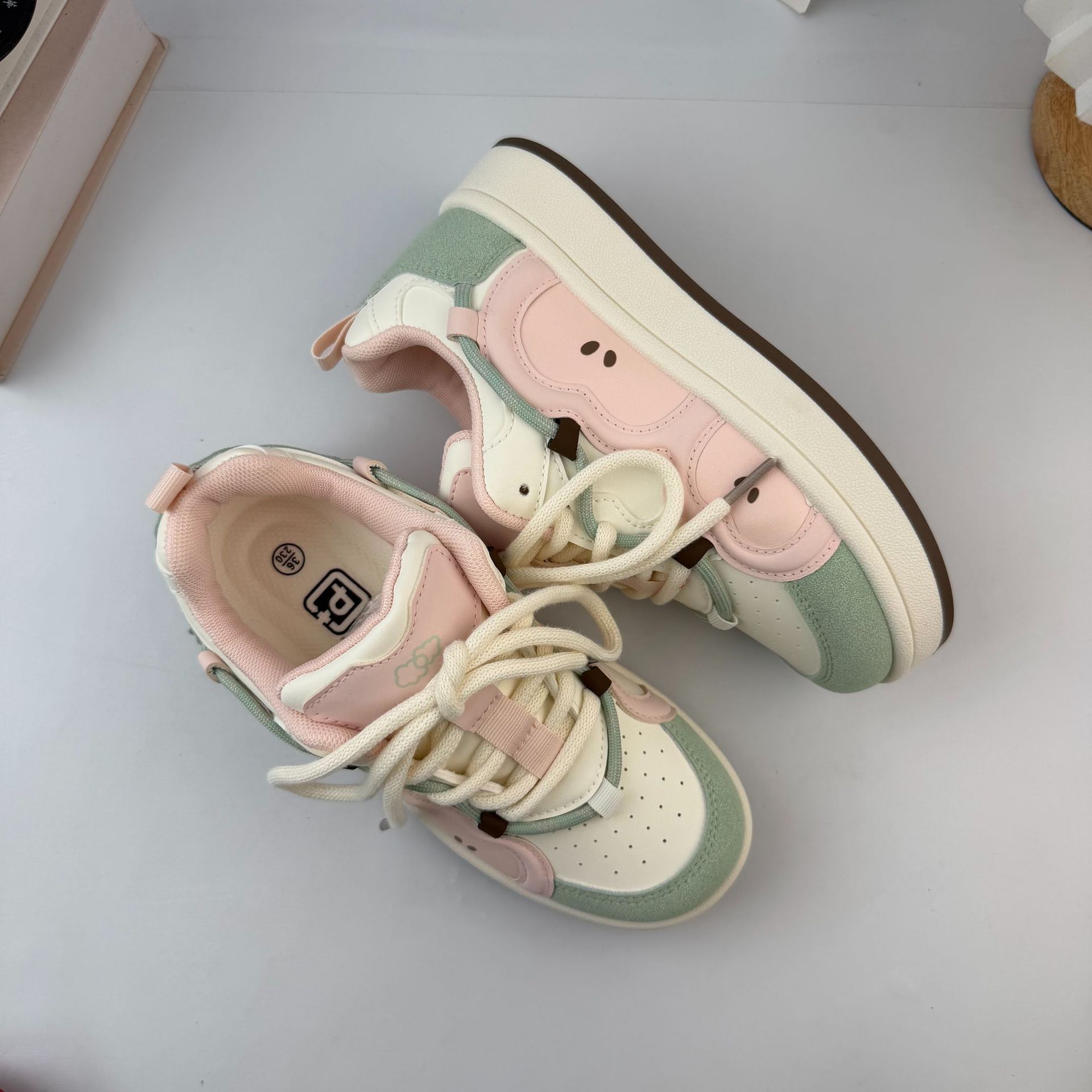 Yuanbo Nichong retro puerto zapatos de skate para mujeres 2025 otoño nuevo estilo universal zapatos chique estudiantes zapatos de mujer de suela gruesa