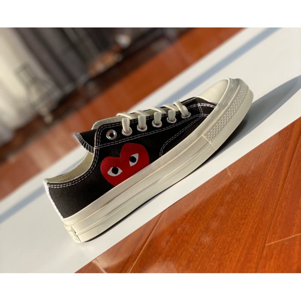 Low top black "One size larger"