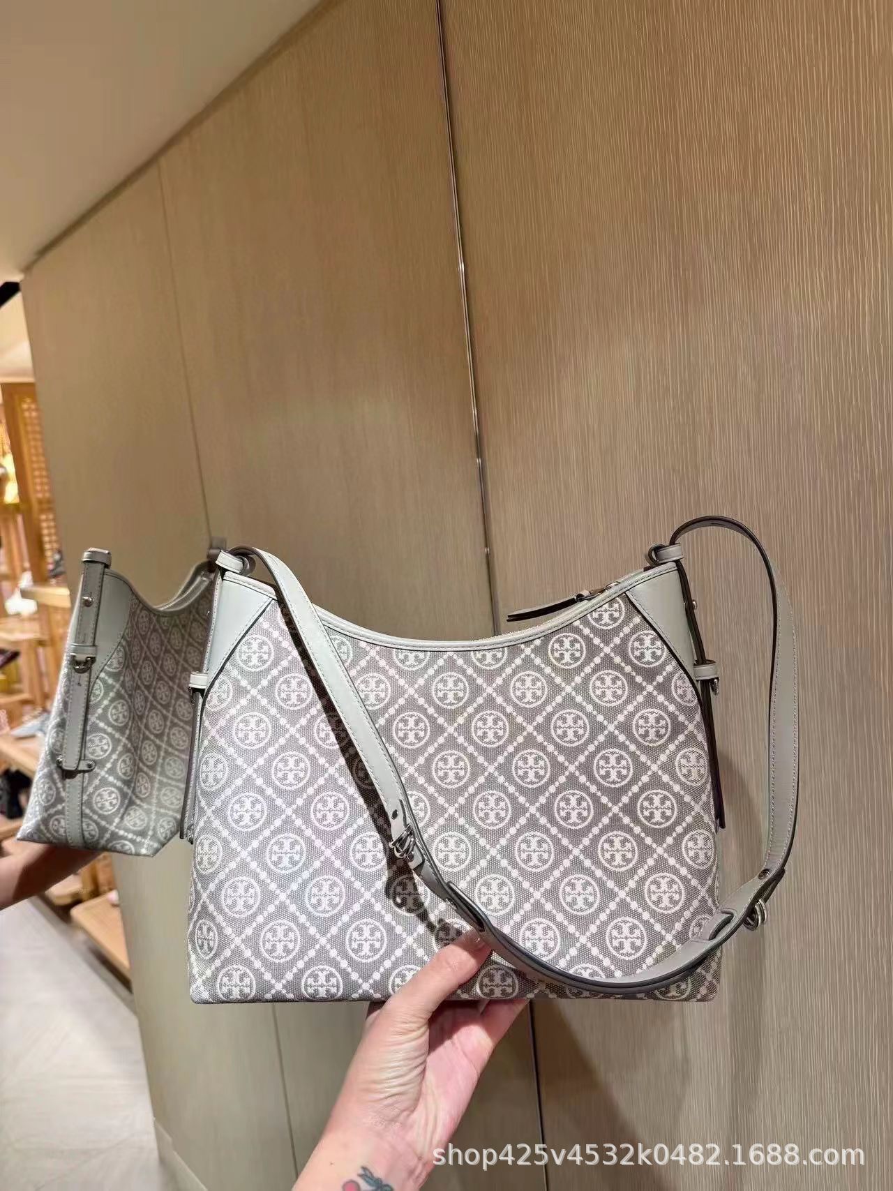 빈티지 모노그램 그레이