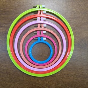 Customized Plastic Imitation Bamboo Embroider Hoop Cross Stitch Hand Embroider Tool Embroider Frame Adjustable Embroider Hoop Poke Fun