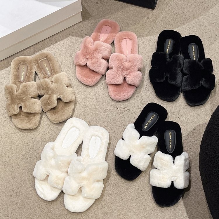 2025 Winter New Flat Versatile Plush Slip-On Slippers with a High-End Feel, Lightweight, Fashionable, and Casual