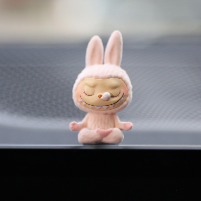 車のディスプレイ装飾品センターコンソール車の漫画の装飾ヨガラブ布車のインテリア用品インターネット有名人の女神|undefined