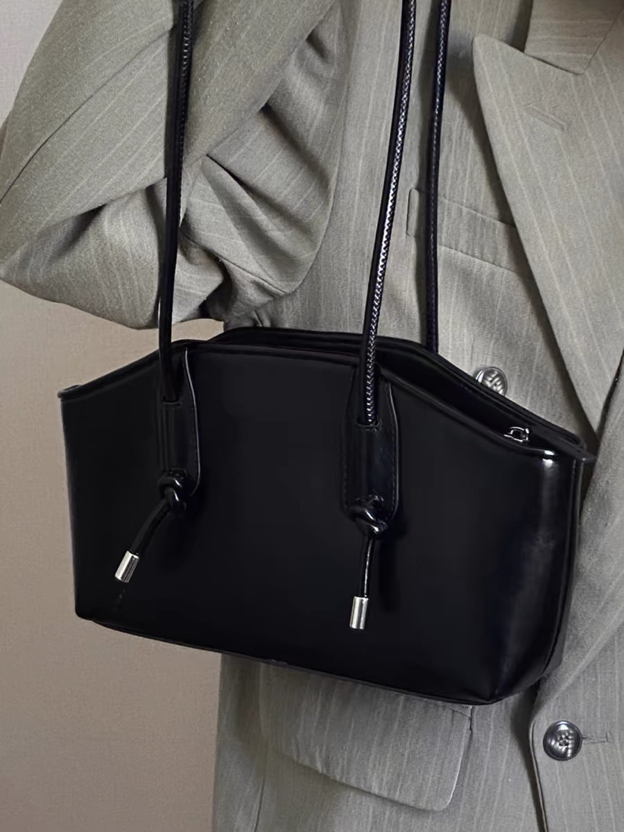 Women's Gender Classic Style, Streetwear Style Women's Medium Pu Leather Solid Color Classic Style Streetwear Square Zipper Underarm Bag