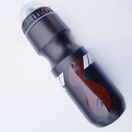Sports water bottle depending on mountain bike sports with dust cover PC plastic water bottle equipment cycling supplies