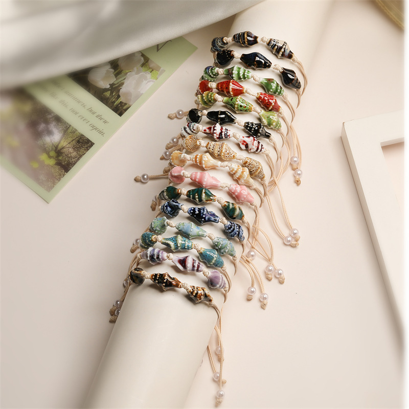 Pulsera de cerámica de caracola pequeña de color europeo y americano transfronterizo, accesorios para niñas frescos y versátiles, pulseras con cuentas, stock de fabricantes