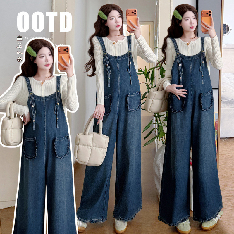 2026 Autumn New Trendy Maternity Outfit: Age-Reducing Denim Overalls + Soft Knit Cardigan Set 2026 Autumn New Trendy Maternity Outfit: Age-Reducing Denim Overalls + Soft Knit Cardigan Set