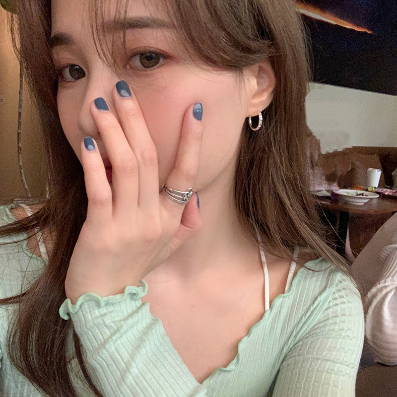 Pendientes de moda estilo frío de alto grado de lujo de luz de las mujeres Pendientes de diseño único de aguja de plata 925 pendientes de patrón cruzado