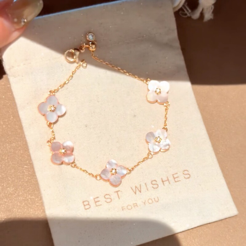 18K Real Gold Electroplated Zircon Mother-Of-Pearl Flower Bracelet, Sweet and Delicate, Versatile Bracelet, Light Luxury and High-End Jewelry for Women