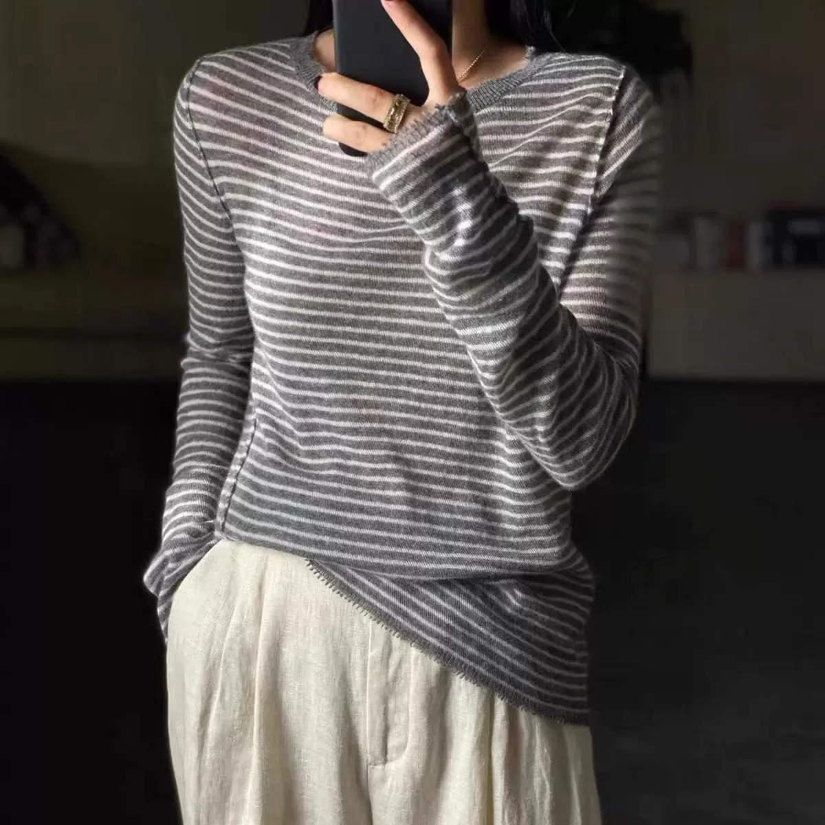 软糯精纺羊毛条纹针织衫女毛边设计感慵懒圆领打底套头长袖薄毛衣