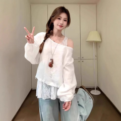 女性用サマーレイヤードツーピーススーツ、韓国風万能ニッチデザインオフショルダーラウンドネックトップレースベスト新作スーツ