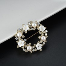 新款小花朵朵天然贝壳淡水珍珠花环圆形款锆石款吊坠高档胸针