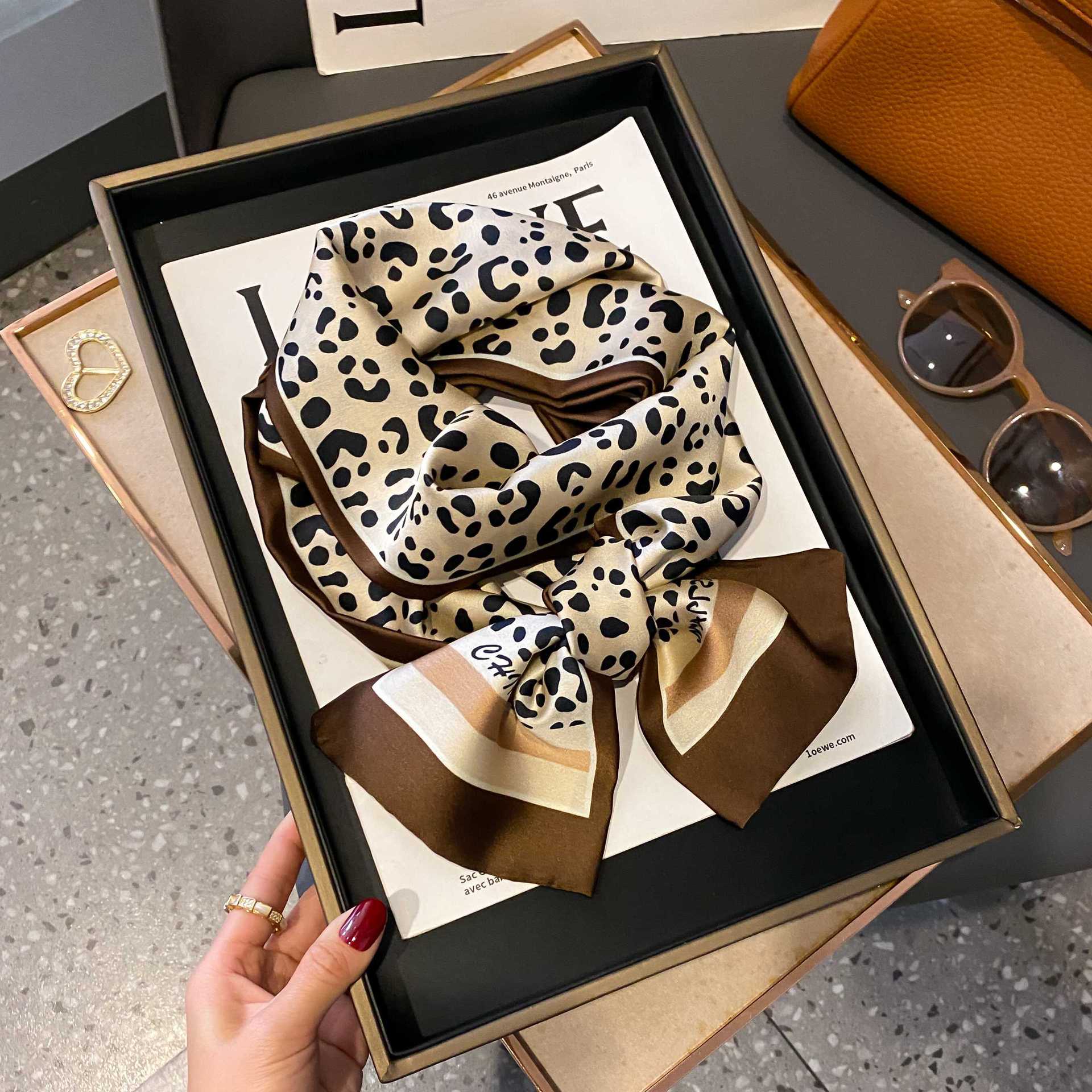 Nuevo bufandas de seda de impresión delgada y larga para mujeres nuevas bandas de moda de decoración profesional bufandas