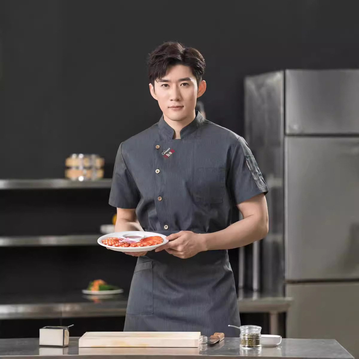 Uniforme de Chef de Manga Corta para Verano, Ropa de Trabajo para Catering, Hotel, Restaurante, Cocina, Cantina, Repostería, Transpirable, Personalizable con Impresión.