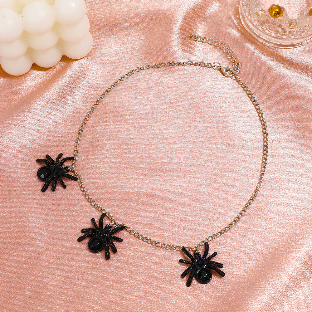 Retro black pendant
