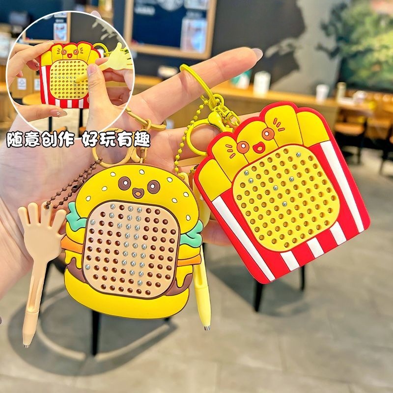 Cartoon hamburguesas de dibujos animados bolas de acero adsorción tablero de dibujo creativo llaveros bolsas escolares de niños y niñas colgantes de cola descomprimidos