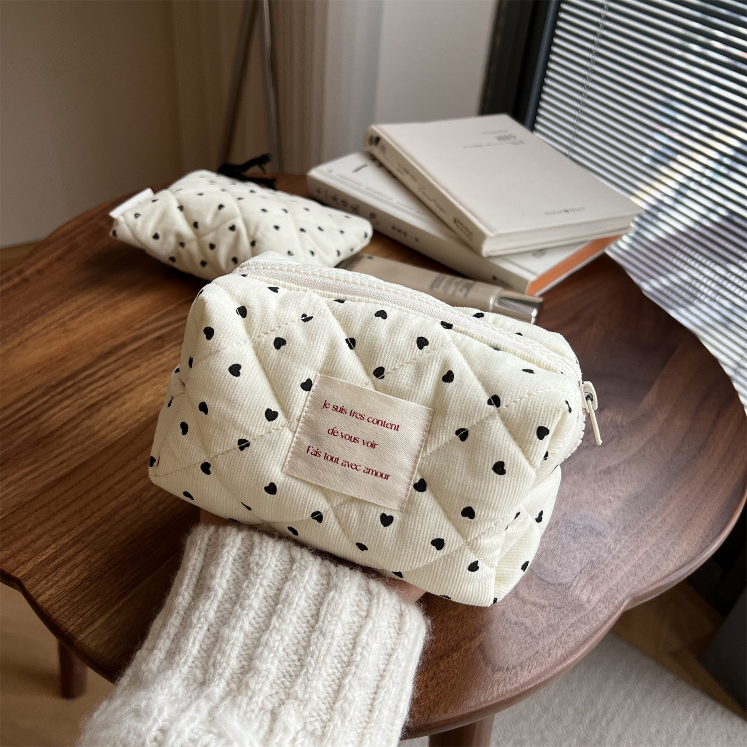 30g Weight Canvas Lining Material Zipper Closure Type / Strap Type Cosmetic Bag Bags Type Holiday, Daily Occasion Corduroy Material Heart Shape, Flower Pattern All Seasons Season Women's Gender Classic Style Style Square Shape Classic Style Heart Shape Flower Corduroy Square Makeup Bags 17