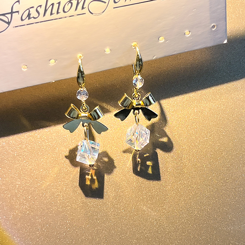 1 Pair Romantic Shiny Square Bow Knot Plating Alloy Artificial Crystal Drop Earrings display picture 3