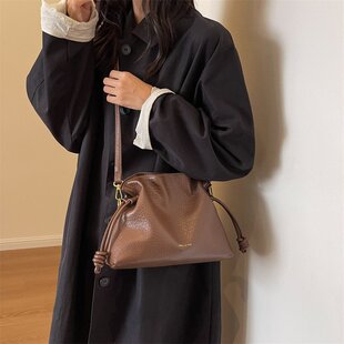 Retro shoulder bag, small design one-shoulder bag