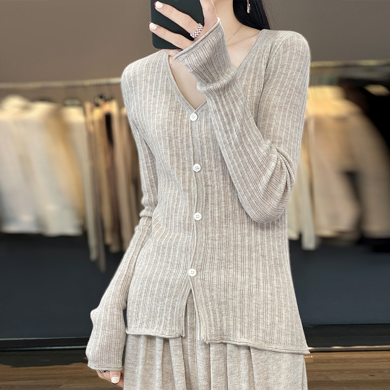 24 early spring new worsted woolen sweater women's V-neck cardigan jacket loose slimming versatile sweater knitted bottoming shirt