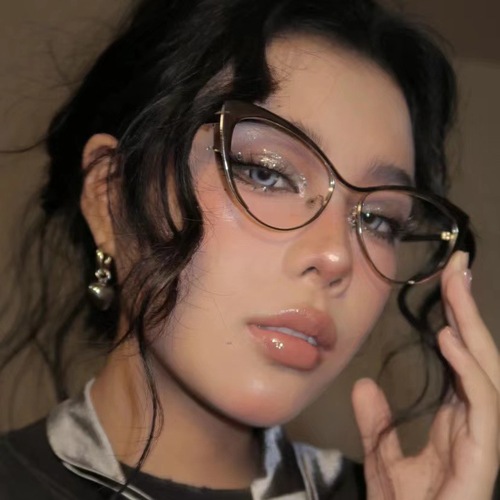 Retro Gold Triangle Cat-Eye Plain Style Glasses, Suitable for Myopia with Blue Light Protection, Stylish for Women, Western and Eastern Style