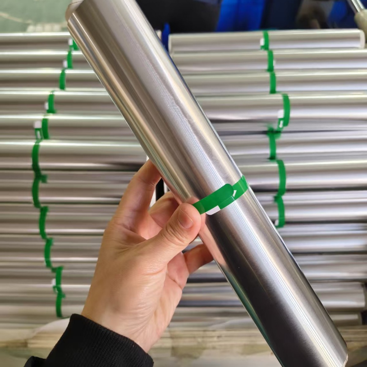 Pie de papel de aluminio de aluminio 8011 Grado de alimentos 0.015mm * 300mm * 61.93m 8011 - estado O / 200sq