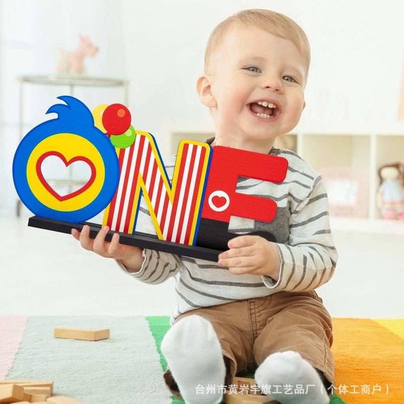 赤ちゃんの1歳の誕生日写真小道具、クリエイティブな誕生日パーティーの装飾、塗装された木製工芸品、子供用木製装飾品|undefined
