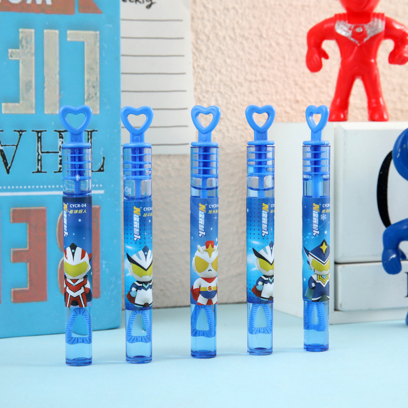 Superman mini amor burbuja barra de agua burbuja no puede soplar una variedad de juguetes para niños al aire libre burbuja de agua