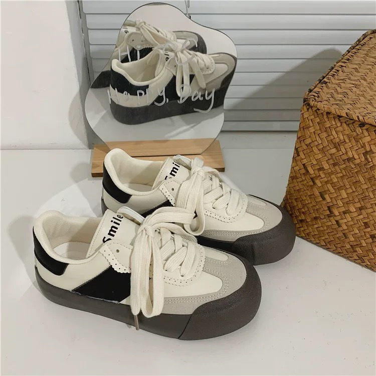 Zapatos de entrenamiento de mujeres de gran tamaño de Yuanyang Bo, superfuego, otoño de 2025, nuevos zapatos de skate casuales ligeros de estilo universal.