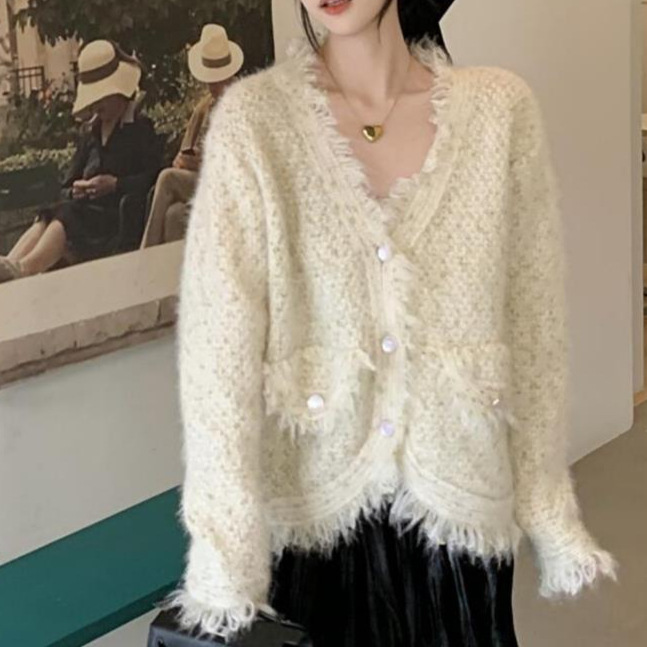 Chanel-Style Knitted Cardigan 2025 Autumn and Winter New Thickened Mature Light Luxury Niche Elegant Sweater Women's Top Chanel-Style Knitted Cardigan 2025 Autumn and Winter New Thickened Mature Light Luxury Niche Elegant Sweater Women's Top