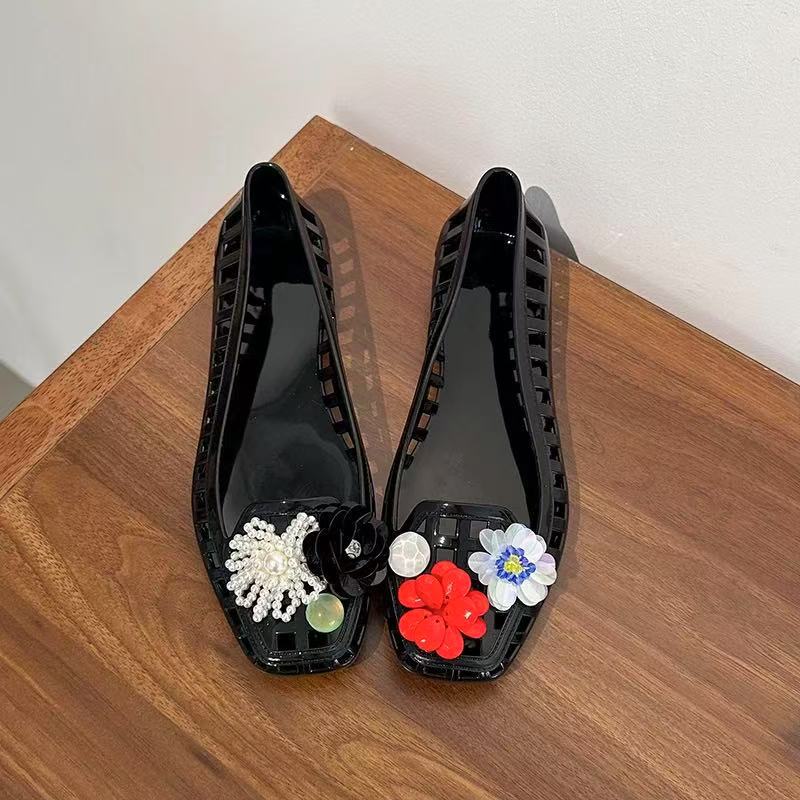 큰 붉은 꽃(신발 제외)