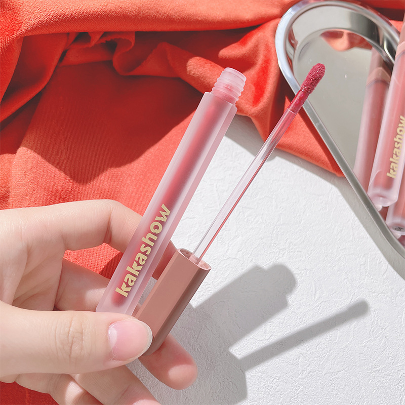 Kakashow rosa esmalte de labios satinado mate terciopelo mate no es fácil de pegar taza de lápiz labial de barro de labios de larga duración sin decoloración cosméticos