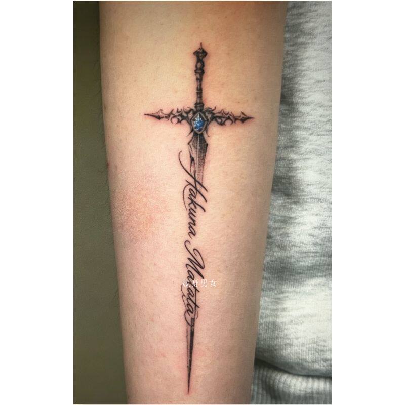 Hakuna Matata cross blade tattoo sticker, niche personalized high-end arm tattoo sticker Hakuna Matata cross blade tattoo sticker, niche personalized high-end arm tattoo sticker