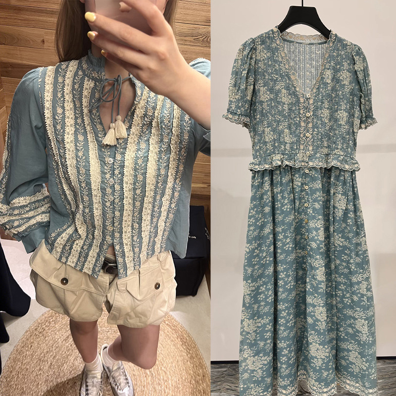 French-style niche 2026 early autumn lace splicing stand-up collar floral fringe tie women's shirt V-neck dress 26709 French-style niche 2026 early autumn lace splicing stand-up collar floral fringe tie women's shirt V-neck dress 26709