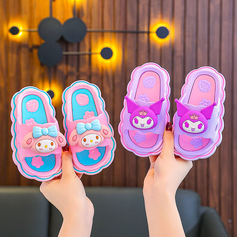 Zapatillas para niños Dibujos animados Sanrio Niñas Suela blanda Niños pequeños y medianos Hogar al aire libre lindo baño Zapatillas antideslizantes para niñas