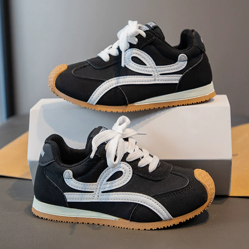 Детская спортивная обувь для мальчиков и девочек, новые модные кроссовки весны и осени, универсальные кроссовки на мягкой подошве для детей среднего и старшего возраста.