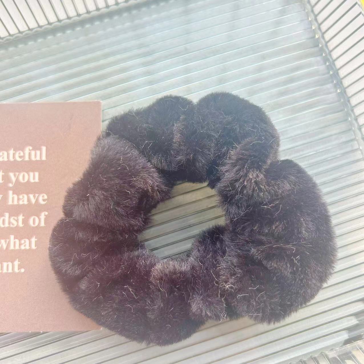 Otoño y invierno simple de color sólido de peluche collar de intestino elástico cabello de la cabeza de la niña detrás del anillo de cabello de la cabeza