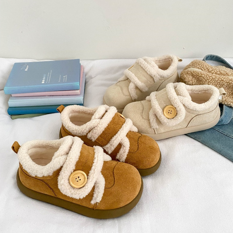 Zapatos de invierno de mujeres calientes y antideslizantes con velcro de estilo universal 2025 nuevos zapatos de altura baja con botas de nieve de lana gruesas