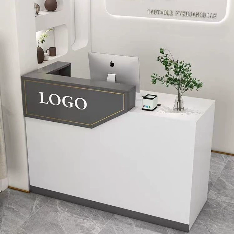 Касса, простой небольшой барный шкаф, магазин одежды, маникюрный салон, отель, парикмахерская, магазин для мам и малышей, стойка регистрации, небольшой барный столик