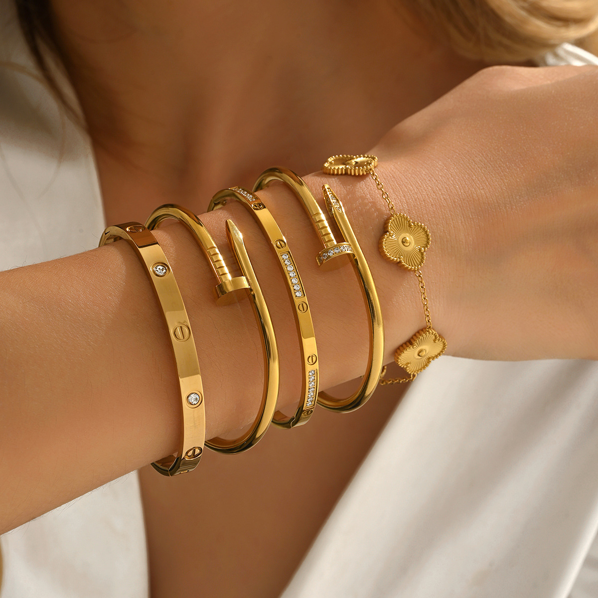 Fashionable golden bracelet stainless steel