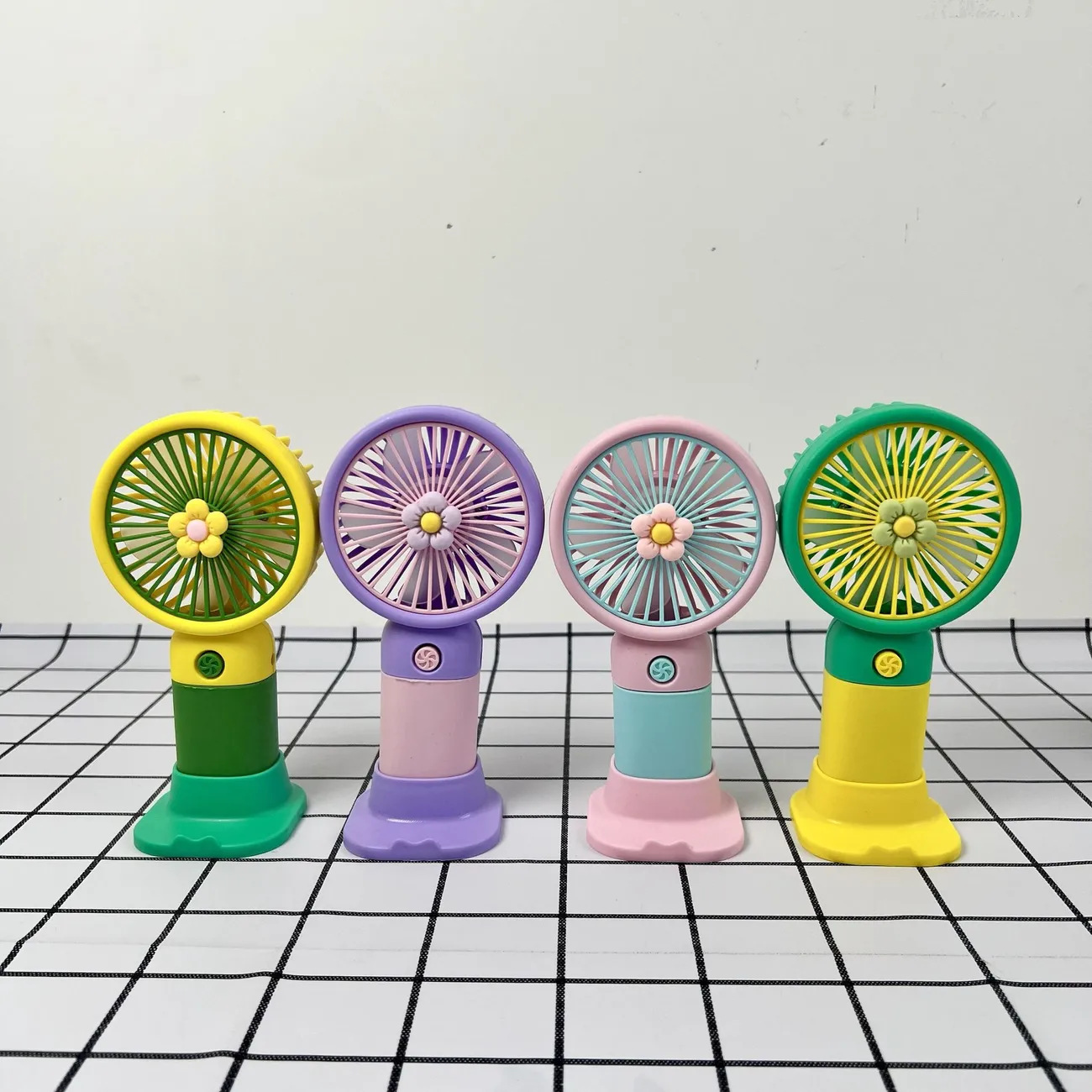 Mini Ventilador Portátil de Mano de Plástico Recargable USB para Escritorio de Estudiantes