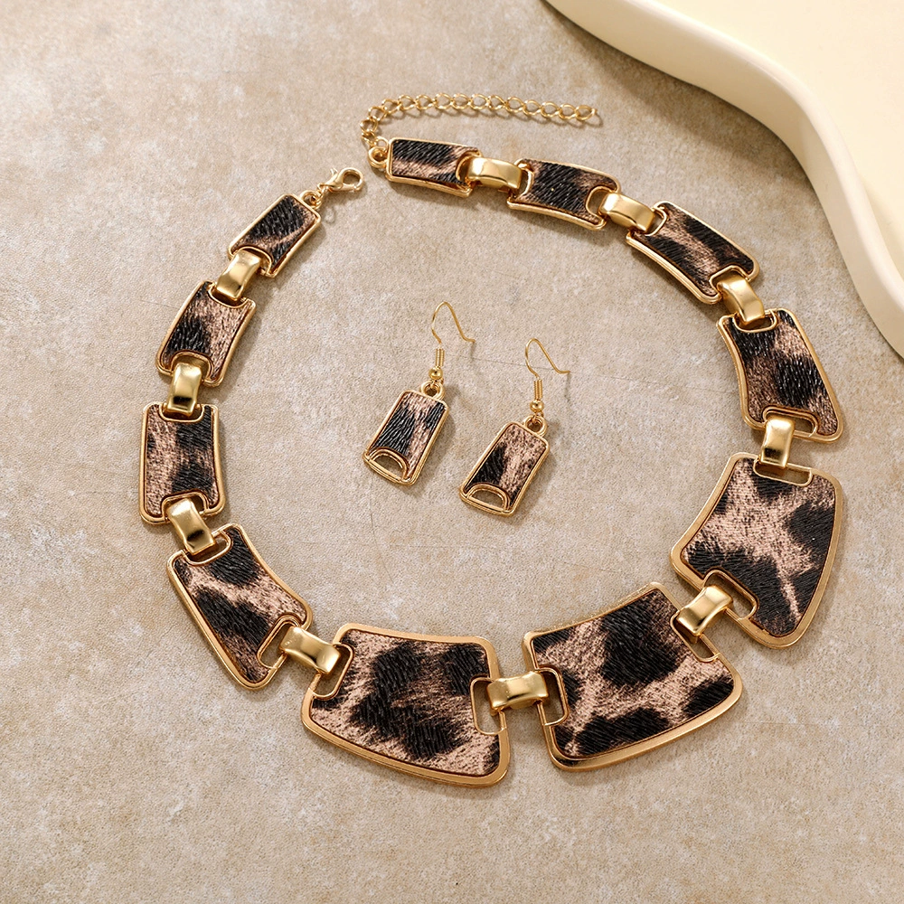 Европейские и американские трансграничные преувеличенные ретро леопардовые ожерелья корейская версия шерстяной цепи шейный сплав ожерелье набор для женщин оптом