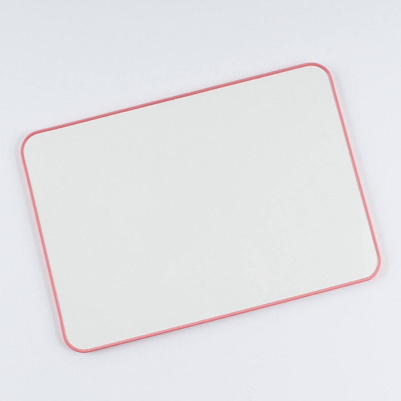 로즈 레드에는 6개의 버튼이 있습니다.