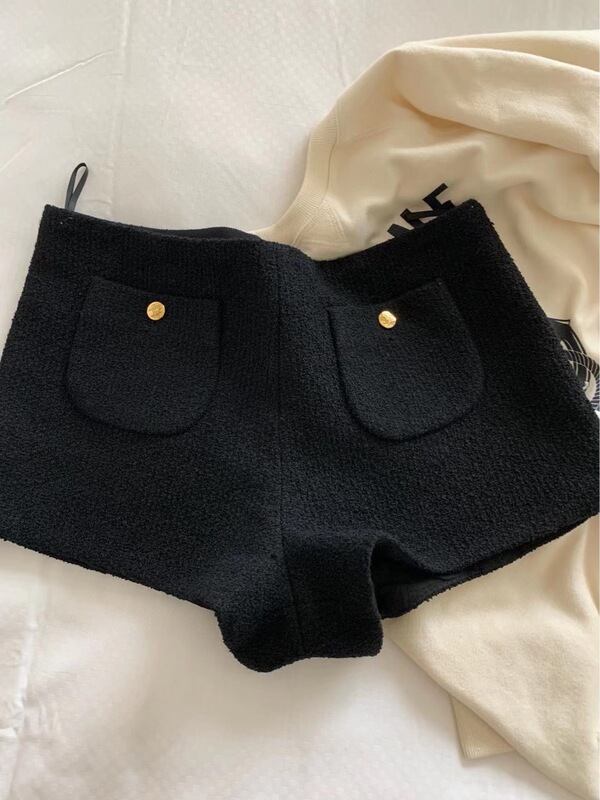 High version 23 Early Autumn New Vintage CE gold carved buckle patch bag wool tweed tight low waist black shorts